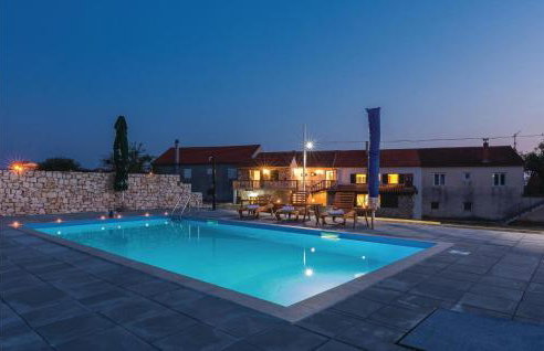 Six-Bedroom Holiday Home In Donje Rastane - Foto 12