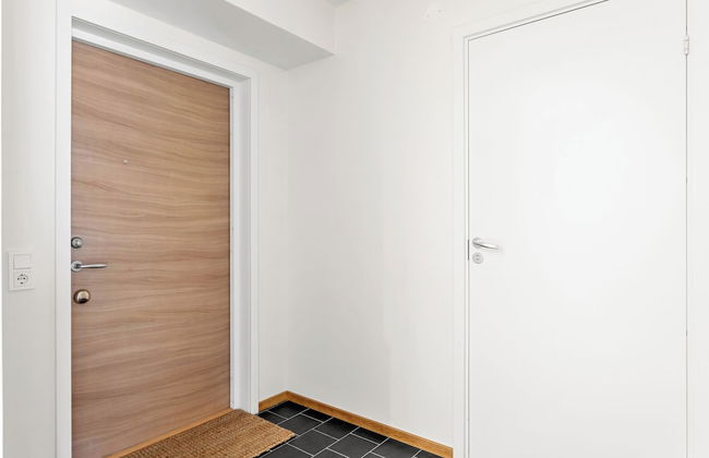 Modern Central Apartment - Photo 6