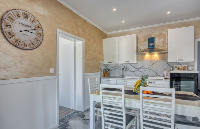 Holiday Home With Pool - Photo 26