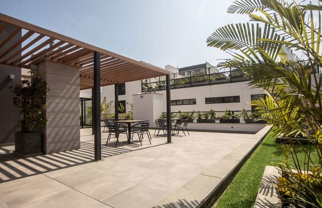 w Elegant 2BR in the Heart of Miraflores - Photo 26