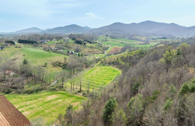 Private Retreat w/ Hot Tub, Amazing Views, Game Room Silver Spoon by Avantstay - Foto 32