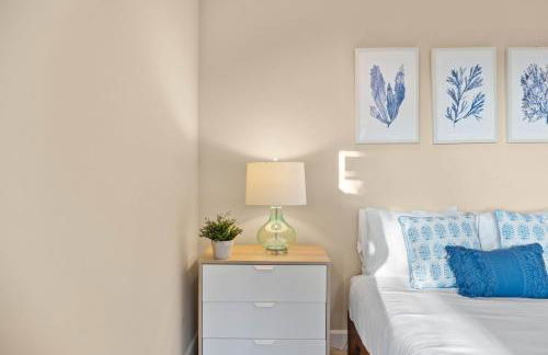 Oceanview Luxe Retreat with Rooftop - Foto 14