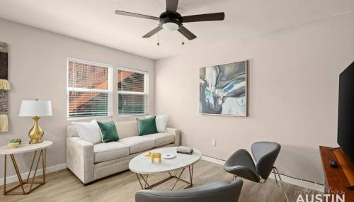 Walk to Restaurants or Cook in Subway Tile Kitchen - Foto 4