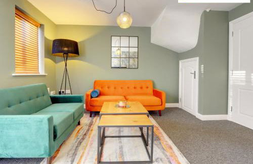 LARGE 4 Bedroom Semi-Detached House Sleeps 7 By Klarok Short Lets & Serviced Accommodation - Foto 17