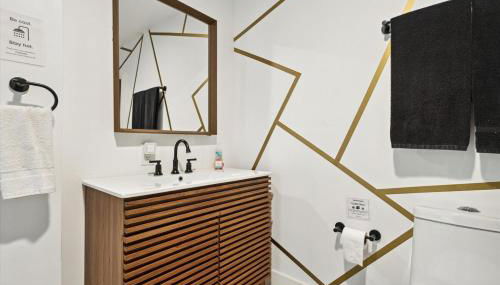 Sister Lakes Lakeside House - Sleeps 16 - Foto 3