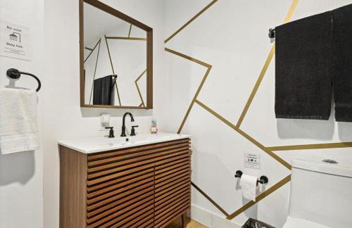 Sister Lakes Lakeside House - Sleeps 16 - Foto 3