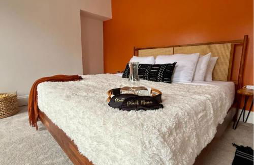 Jungle House Columbus Sleep 12 Downtown Ohio Free Parking - Near Convention Center & Nationwide Arena - 4BR Short North Luxury Home - Over 5,800 Five Star Stays - Foto 1