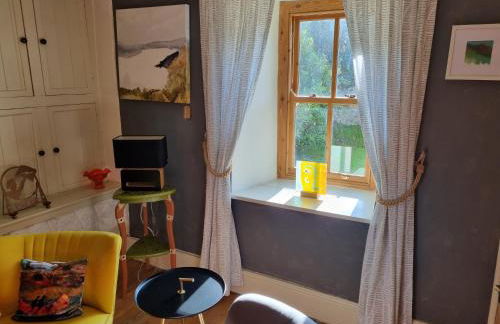 An Artist's Cottage - Photo 18