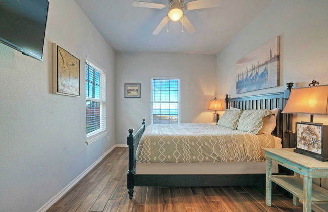 Balcony w/ Bay View Shared Pool + Boat Dock Fat Flounder by Avantstay - Foto 15