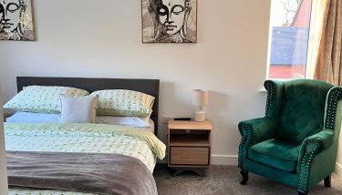 3 Bedroom Brand New Whiteley Home with Hot Tub - Foto 3