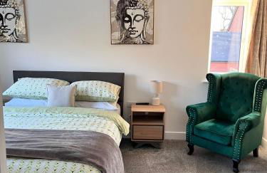 3 Bedroom Brand New Whiteley Home with Hot Tub - Photo 3