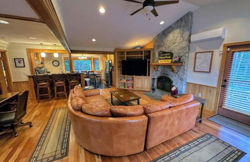 FC43 Renovated cozy spacious cottage with AC, air hockey, wifi close to ski trails! - Foto 4