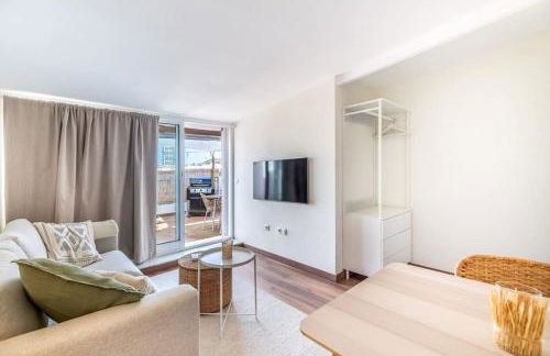 Urban Charm Rooftop Apartment with Vista - Photo 10