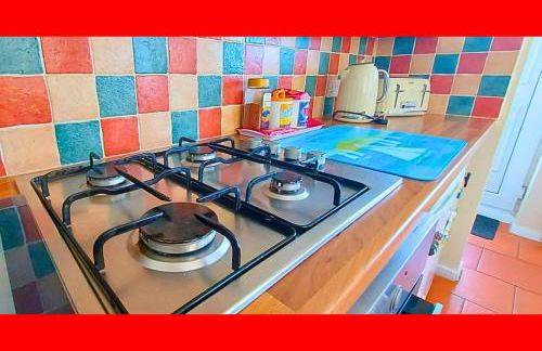 Romantic Cosy Cottage with Beach & Attractions just mins away! Perfect for Couples & Family Stays - Free Parking, Large Garden & Free WiFi - Foto 14