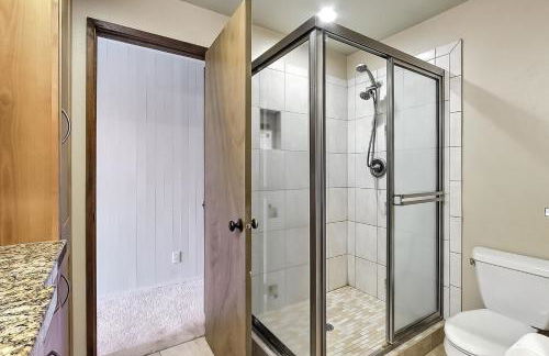 PNW MCM 155ft Private Waterfront Gem on Raft Island with Hot Tub - Foto 15