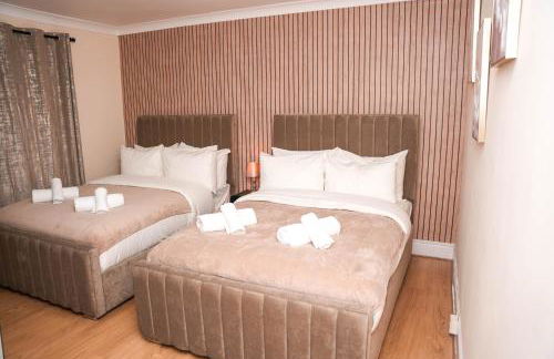 Large 4 Bedroom House Near Heathrow and M4 Free Parking - Foto 24