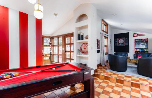 Hoosier Memories - Firepit, Pool Table, Steps to Campus - Photo 1