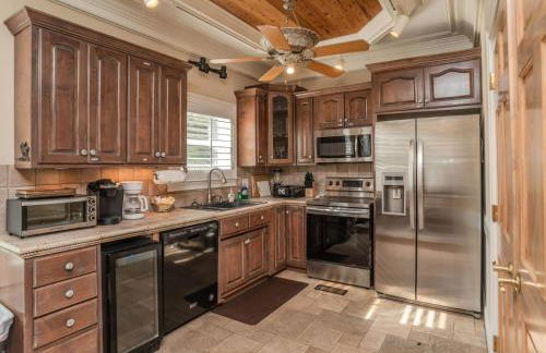 18 Fiddlers Cove Dr - 5 Bed/4 Bath w/ Resort Access & Golf Cart! - Photo 43