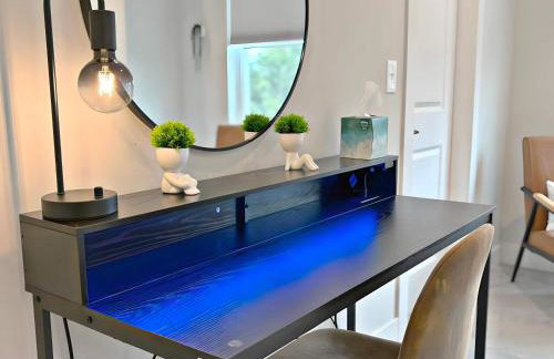 Modern 4BR Townhouse with Parking & Lake Views - WVille rep 4 - Foto 28