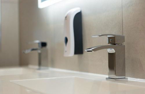 Lethbridge Villa 49 3-bedroom Apartment with private HOT TUB,Fibre WiFi, free parking, sleeps 6 - Foto 10