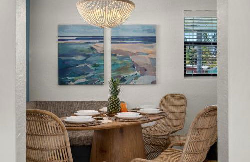 Walk to Beach, Heated Pool, Dog-Friendly, Firepit - Foto 19