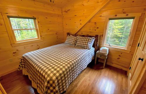 Brand New Log Home Well appointed great location with AC wifi cable fireplace firepit - Foto 43