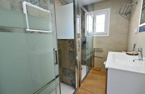 WonderStays Villa Lucía - Photo 25