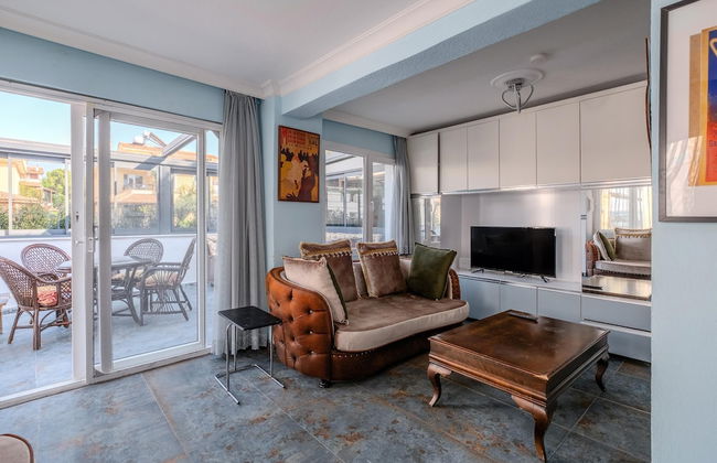 Villa With Terrace Right by the Sea in Urla - Photo 3