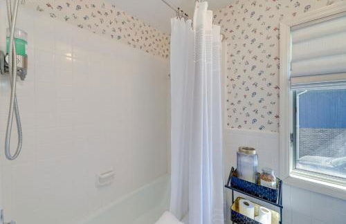 Waterfront Pine Knoll Shores Gem with Boat Dock - Foto 15