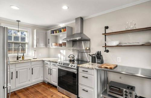 2BR Home|Downtown Rockport w/parking|Walk 2 Ocean - Foto 18