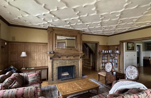 Historic Tudor with River Views & Fun Gaming Room - Foto 4