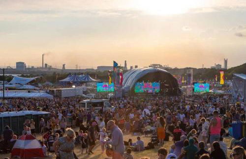 2 Bed Home Port Talbot - Perfect For Contractors & Families - Photo 35