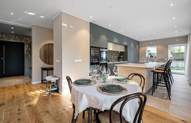 Modern Villa With Jacuzzi - Photo 19