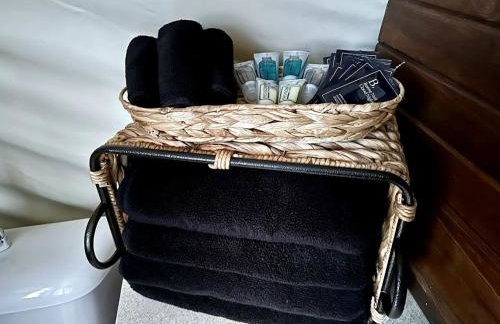 Elegant, Vintage Conestoga Covered Wagon Getaway in Denver, Pennsylvania - Foto 11