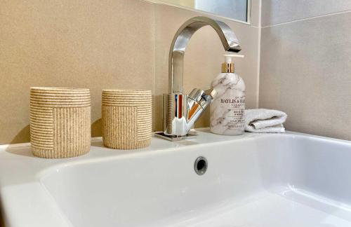 Westminster Luxury Two Bed Two Bath with Air-Con - Foto 33