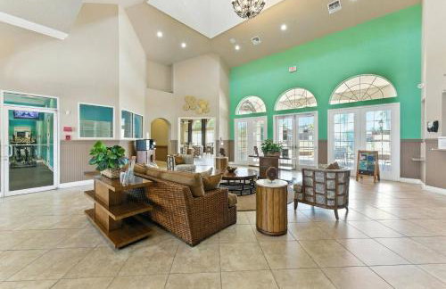 4BR Bella Vida Lakeview Pool Townhome - Photo 31