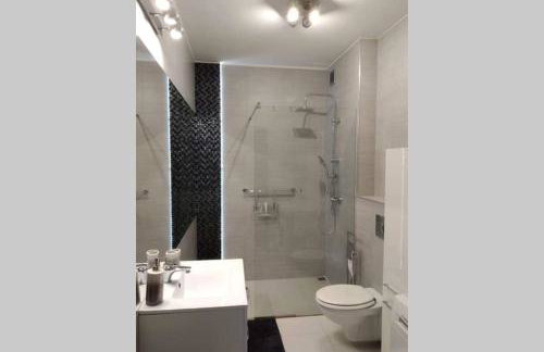 Sunny Penthouse with roof gardens overlooking the Warsaw Palace of Culture - Foto 45