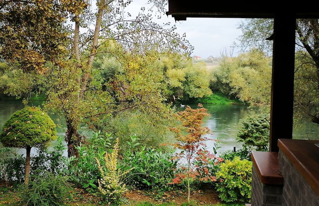 Amazing Chalet with Private Garden, Hot Tub, Sauna, Great Location by the River - Foto 29