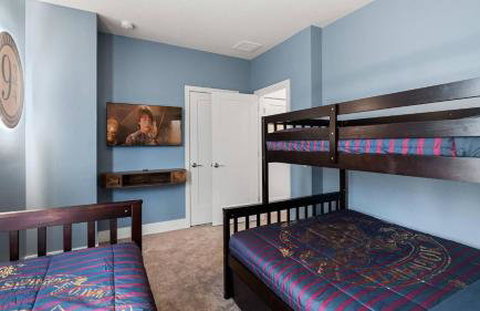 Upstay Pristine 3BR Home with Private Pool & BBQ - Foto 24