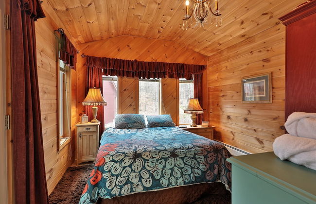 The Tanglewood Lodge: Amazing Ski Home For Groups. Hot Tub. Close To Killington Resort! 4 Bedroom Home - Photo 3