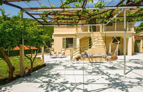 Garbis Garden View - Photo 2