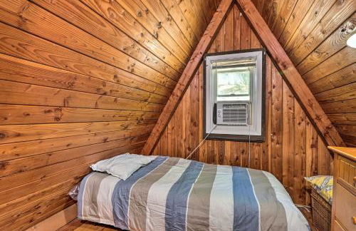 Lakefront Rocky Mount Cabin with Dock and Kayaks! - Foto 17