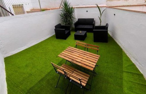 Modern Apartment with Terrace near the Center - Photo 21