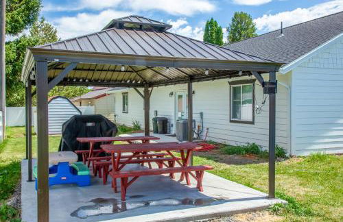 Cozy and Chic Abode about 11 Mi to Bloomington Lake - Foto 25