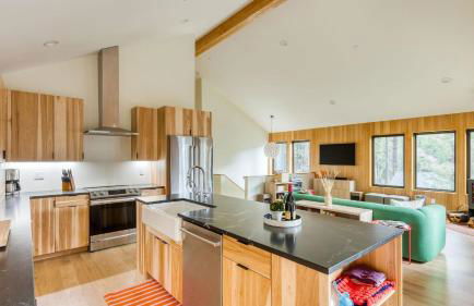 Rustic Arch Cape Getaway w/ Vibrant Interior Walk to the Beach Cape Wonder - Foto 30