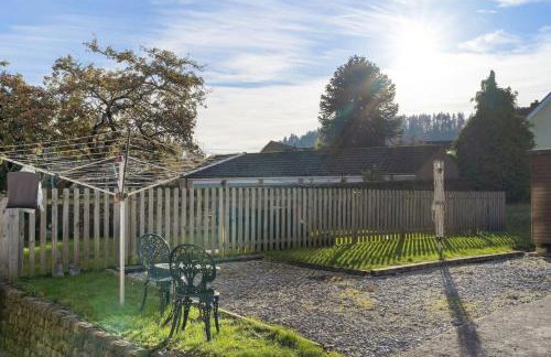 Bright Apartment w Parking & Distant Sea Views - Foto 23