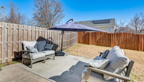 Near ATL! Spacious Townhome with Patio and WFH Setup - Foto 3