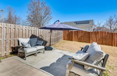 Near ATL! Spacious Townhome with Patio and WFH Setup - Foto 3
