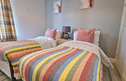 Stunning, clean, free parking home, ideal long stays - Foto 54