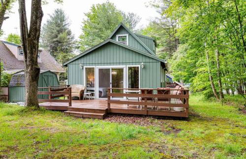 Lakefront with Lots of Light and Private Dock Access - Foto 19